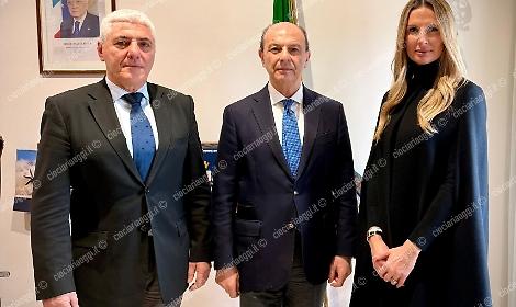 E alla fine arriva il rimpasto