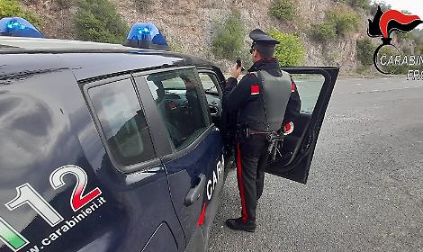 Utilizzava un bastone per minacciare gli automobilisti: deferito