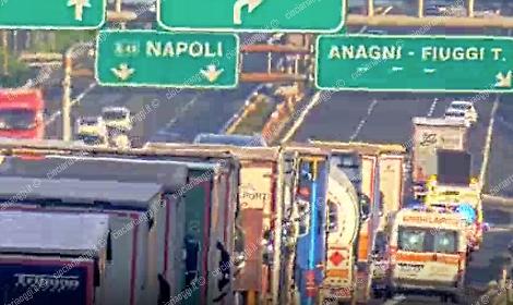 Incidente in A1 all'altezza di Anagni: ambulanza sul posto
