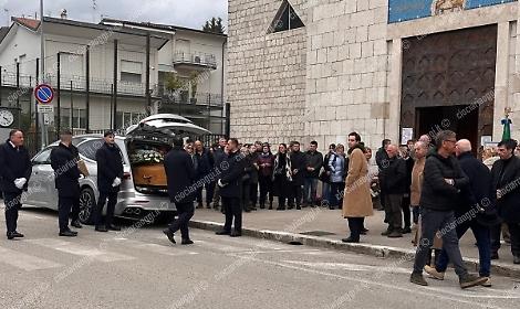 Una folla commossa per Graziella Sorrenti