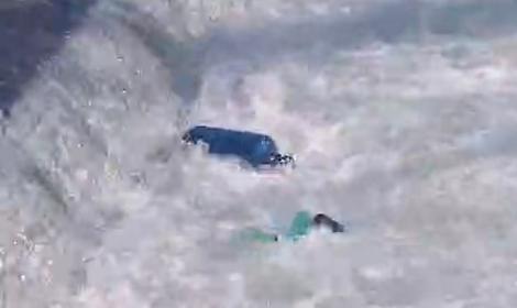 Una bombola di gas nel fiume: intervengono i vigili del fuoco