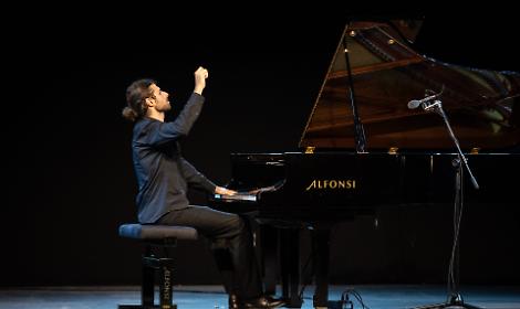 Dalla Ciociaria al Festival: il pianoforte del maestro Simoni vola a Sanremo