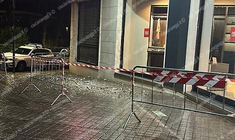 Crolla la cornice da uno stabile residenziale. Paura a Cassino