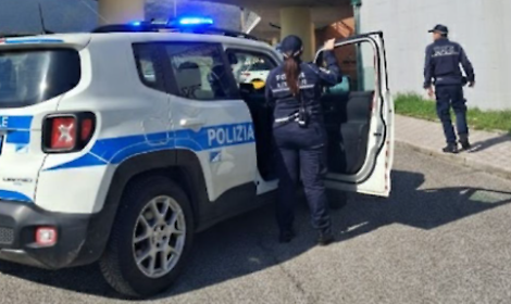 Tenta di farla finita: salvata dai polizia municipale