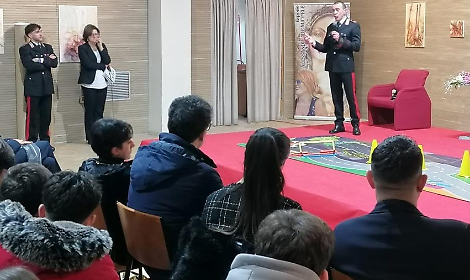 Sicurezza, dipendenze e innovazione: i carabinieri incontrano gli studenti