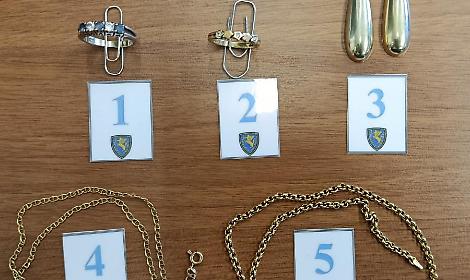 Quarantenne fermato con gioielli rubati: recuperato il bottino di una truffa a un&rsquo;anziana