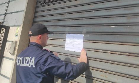 Vendono biglietti ai tifosi ospiti nonostante le disposizioni. Sospesa un'attivit&agrave;