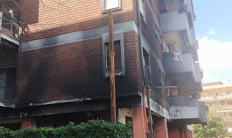 Incendio in via Zamosch, sopralluogo congiunto nell'appartamento