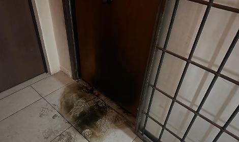 Benzina e fumo all'ingresso dello studio dell'avvocato Picano