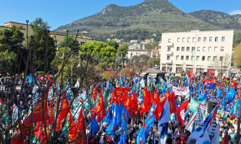 Tutti in piazza per salvare il salvabile