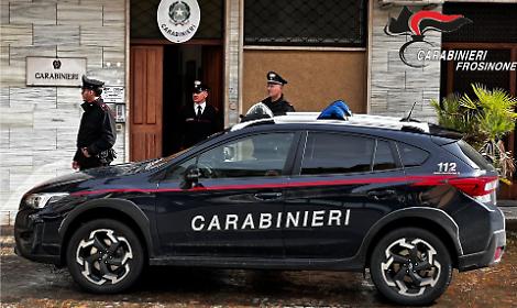 Si finge carabiniere ma trova quello vero