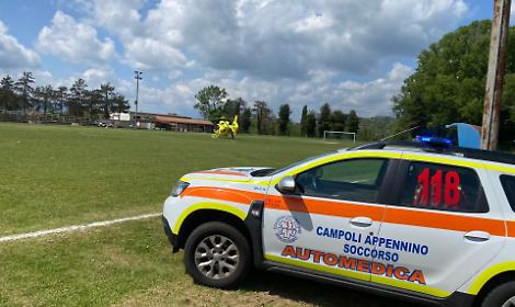 Quarantenne cade da una scala: arriva l'eliambulanza