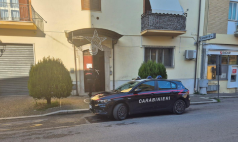 Occupa un ufficio e minaccia il personale della struttura di accoglienza: denunciato un diciottenne