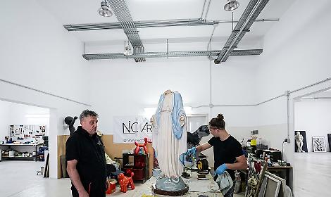 La statua decapitata rinasce: il restauro a Siena. &laquo;L&rsquo;abbiamo vista in tv e ci siamo proposti&raquo;