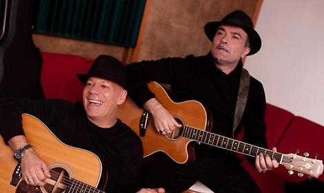 I ragazzi di Amici e gli Audio 2 per festeggiare in patrono del paese