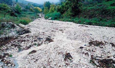 Maltempo da incubo, frana sulla provinciale: Canneto di nuovo isolata