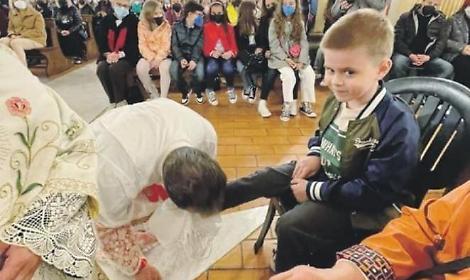 Guerra, una lavanda dei piedi che ci unisce all'Ucraina: l'emozionante momento