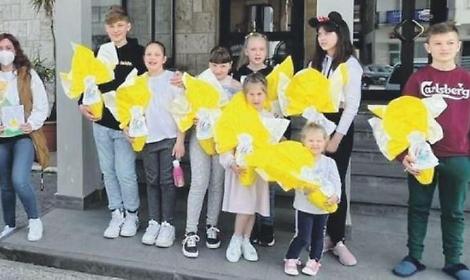 Uova pasquali in dono ai bambini ucraini: negli occhi il ricordo della guerra