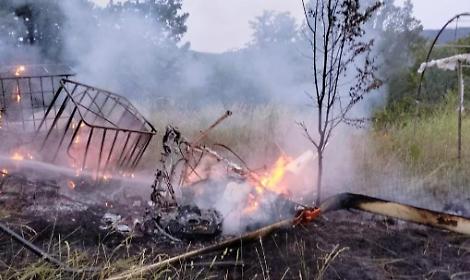 Precipitano con l'aereo in un giardino privato: s'indaga