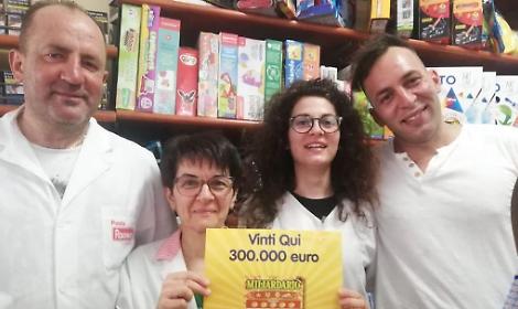 La &ldquo;dea bendata&rdquo; regala trencentomila euro: la maxi vincita