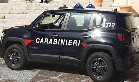Decide di farla finita, i carabinieri gli salvano la vita