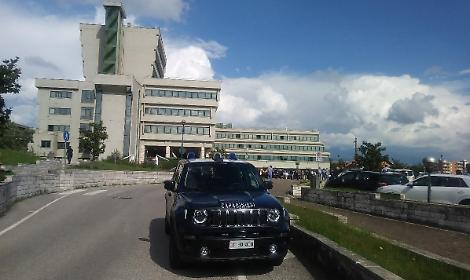 Botte, offese e violenze sessuali sulla moglie, a processo