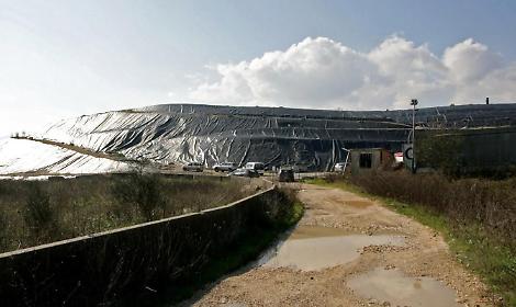 &laquo;I rifiuti restino in via Le Lame&raquo;