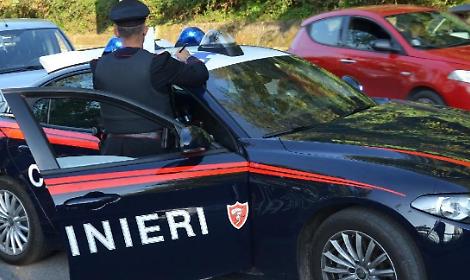 Esplosivo per far saltare la colonnina. Furto con il botto al distributore