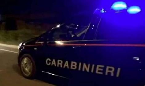 Uno sguardo scatena la violenza. Picchiati due giovani