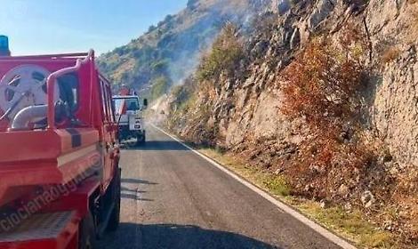 Incendio a Colle San Magno. Mezzi aerei cercano di domare le fiamme