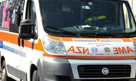 Cade da un'impalcatura e batte la testa. Sessantenne traportato in ospedale a Roma