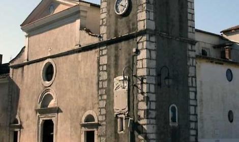 Rubate le stelle di Natale dalla chiesa. Sconcerto in paese