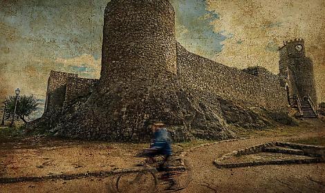 &ldquo;Pedalare quasi senza toccare terra&rdquo;. La mostra fotografica torna a Pico