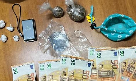 Cocaina e marijuana in casa. Ventiduenne arrestato per spaccio