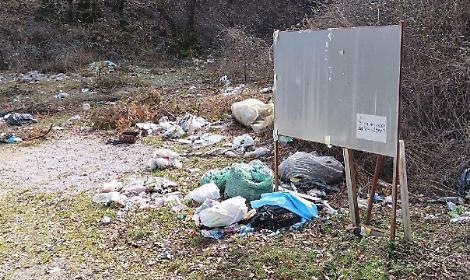 Rifiuti abbandonati. Continua l'assalto dei pirati dell'ambiente