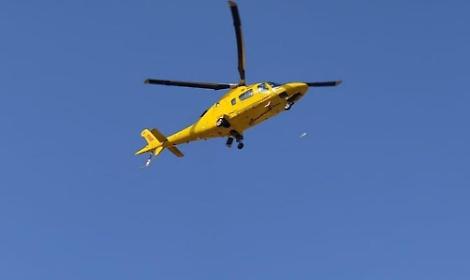 Scontro tra auto e moto in via Casilina, tre feriti