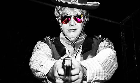 Uno, nessuno, centomila: Gaetano Franzese entra ed esce dai personaggi pur di regalare un sorriso