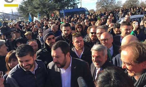 Ideal Standard: Matteo Salvini &egrave; arrivato nel piazzale dello stabilimento