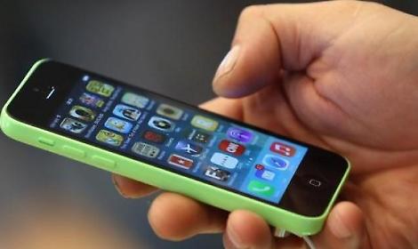 Cellulari ko e niente connessioni da giorni: scoppia la protesta