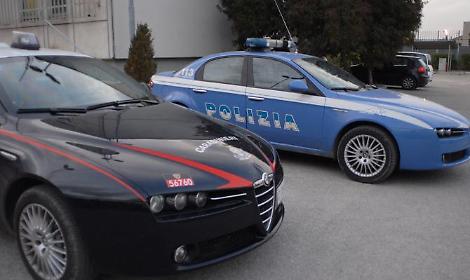 Semina il panico con un coltello in pieno centro. Fermato