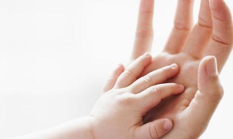 Sonno misterioso, la piccola Gaia rischia di morire. Salvata da mamma Lorenza