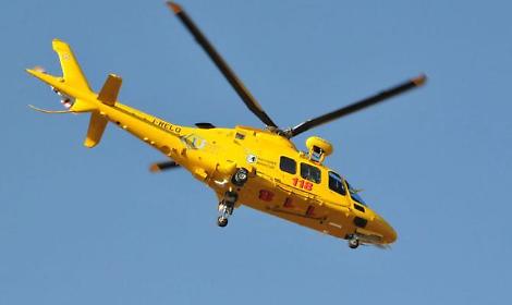 Infortunio sul lavoro in fabbrica. Giovane operaio si trancia due dita in un ingranaggio