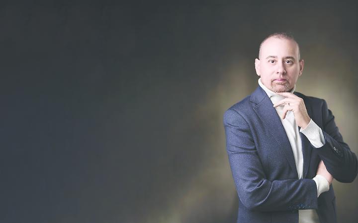 La classe non &egrave; acqua. A tu per tu con il docente di cerimoniale Andrea Marini Sera