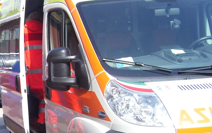 ambulanza e carabinieri 