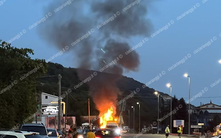 Camion in fiamme sulla superstrada Cassino-Formia