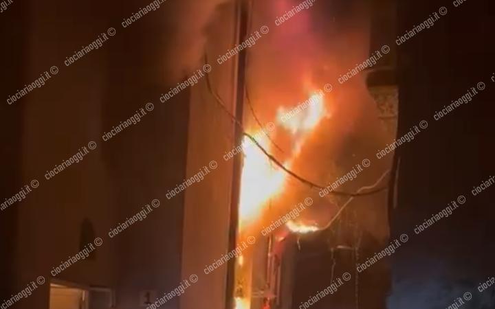 Incendio in un appartamento. Ferita un&rsquo;anziana