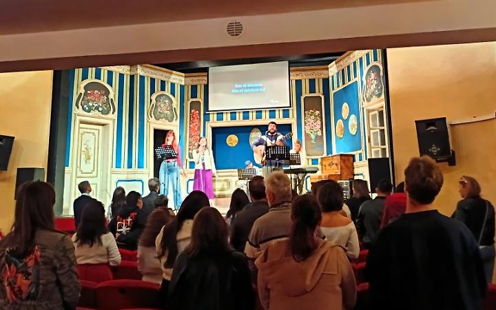 Ren&egrave; Breuel e Mila Palozzi e i loro cori per Hopera