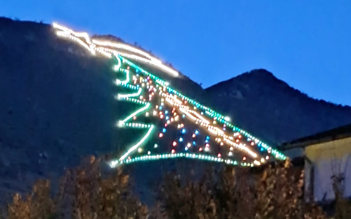 Torna la magia dell'albero sul monte