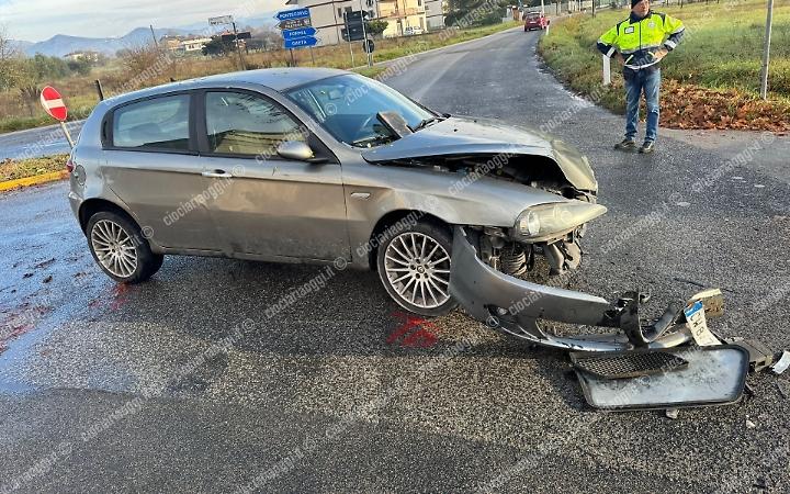 Incidente tra due auto: tra i feriti anche una dodicenne