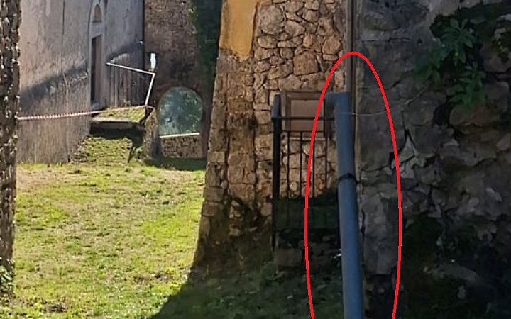 Sradica tubi e grondaie. Colto sul fatto e arrestato